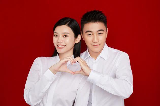 Bụng mang dạ chửa, si&ecirc;u mẫu Victorias Secret chịu cảnh bất h&ograve;a với mẹ chồng, &ocirc;ng x&atilde; thiếu gia tối ng&agrave;y đi với g&aacute;i lạ? - Ảnh 5.