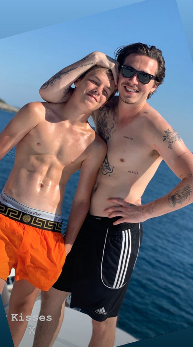 Body như trứng luộc bóc của Brooklyn Beckham chứng minh: Bố mẹ đẹp thôi chưa đủ, muốn đẹp bạn phải thật sự cố gắng - Ảnh 2.