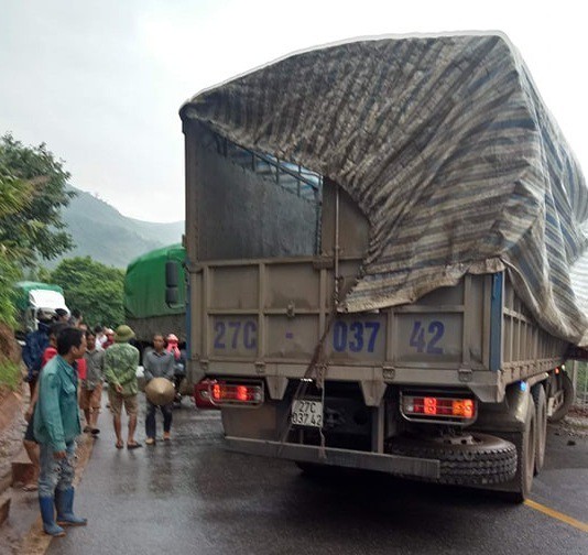 2 xe tải đâm nhau nát đầu ở Sơn La, 1 tài xế chết tại chỗ - Ảnh 3.