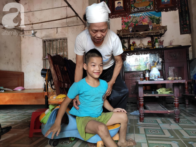 X&oacute;t cảnh hai vợ chồng gi&agrave; nu&ocirc;i con t&acirc;m thần, chăm ch&aacute;u t&agrave;n tật - Ảnh 14.