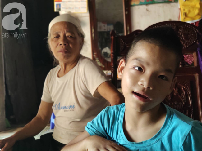X&oacute;t cảnh hai vợ chồng gi&agrave; nu&ocirc;i con t&acirc;m thần, chăm ch&aacute;u t&agrave;n tật - Ảnh 15.