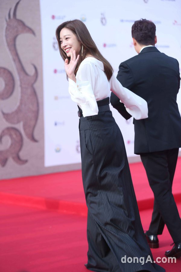 Thảm đỏ Seoul Drama Awards: Trương Ngọc Ánh - Anh Dũng tự tin, Ji Chang Wook quá bảnh, Jang Nara bị dàn mỹ nhân lấn át - Ảnh 21.