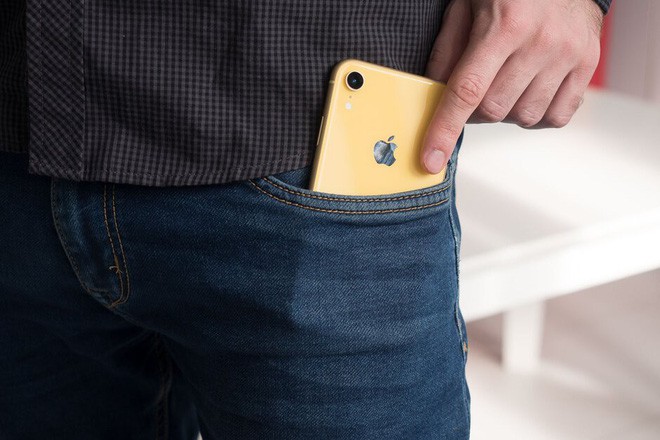 iPhone và nhiều mẫu smartphone có phóng xạ hơn mức cho phép, có nên để điện thoại trong túi quần? - Ảnh 1.