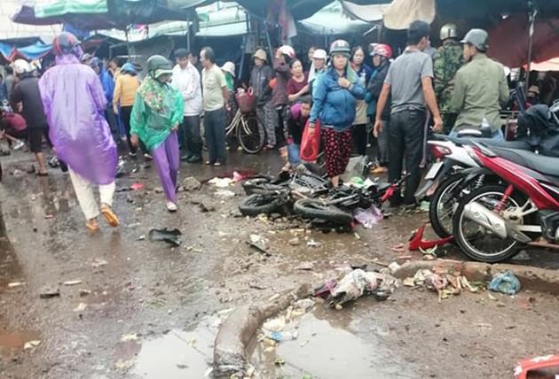 Lời kể kinh hoàng của người chứng kiến xe khách lao thẳng vào chợ khiến 4 người tử vong ở Gia Lai - Ảnh 2.