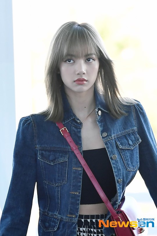 Màn đọ sắc cực hiếm của 2 thánh eo thon Lisa và Taeyeon tại sân bay: Idol hot nhất Gen3 liệu có vượt mặt đàn chị? - Ảnh 13.