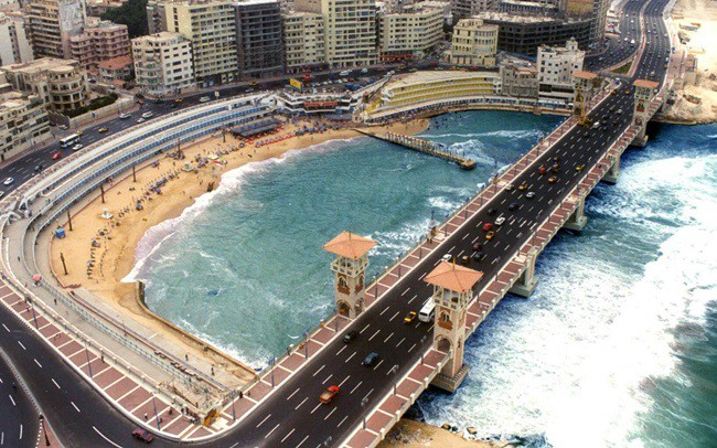 Nước biển dâng đe dọa nhấn chìm thành phố cảng Alexandria của Ai Cập - Ảnh 1.