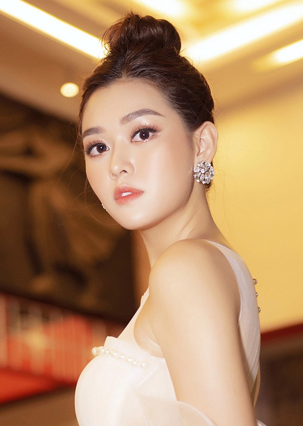 Xuất hiện trên trang chủ Miss International, Tường San được fan quốc tế dành lời khen có cánh vì nhan sắc đáng gờm - Ảnh 4.