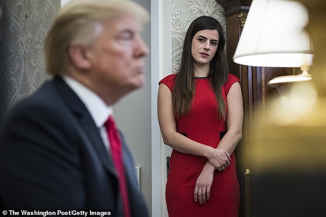 Nữ trợ lý thân cận của ông Donald Trump tiết lộ Tổng thống Mỹ chê con gái út quá béo, không muốn chụp ảnh chung? - Ảnh 1.