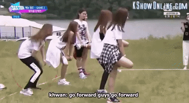 C&aacute;c th&aacute;nh hậu đậu nổi tiếng của Kpop: L&agrave;m hỏng đồ, tự ng&atilde; v&agrave; nhiều khoảnh khắc kh&oacute; đỡ đến fan cũng phải bất lực - Ảnh 13.