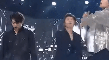 C&aacute;c th&aacute;nh hậu đậu nổi tiếng của Kpop: L&agrave;m hỏng đồ, tự ng&atilde; v&agrave; nhiều khoảnh khắc kh&oacute; đỡ đến fan cũng phải bất lực - Ảnh 5.