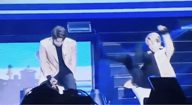 C&aacute;c th&aacute;nh hậu đậu nổi tiếng của Kpop: L&agrave;m hỏng đồ, tự ng&atilde; v&agrave; nhiều khoảnh khắc kh&oacute; đỡ đến fan cũng phải bất lực - Ảnh 7.