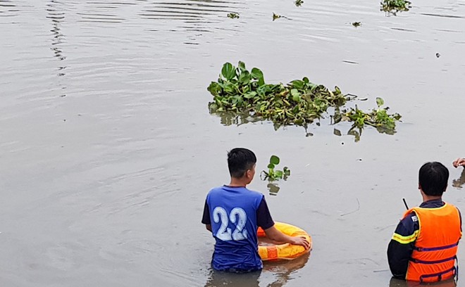 Nam thanh niên nghi “ngáo đá” nhảy sông mất tích - Ảnh 1.