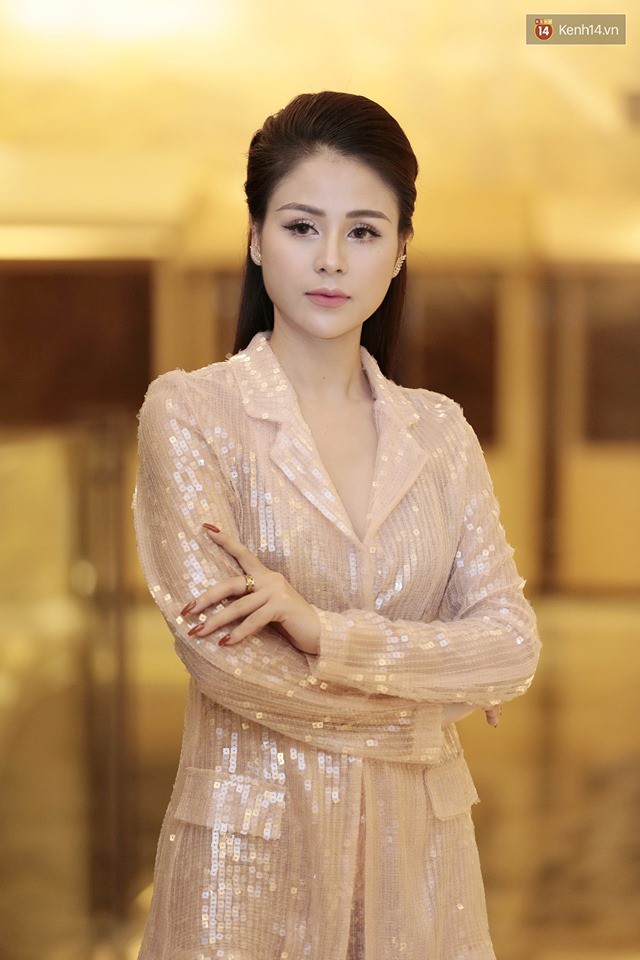 Diện đầm xòe công chúa, mẹ chồng quốc dân Lan Hương chặt đẹp dàn mỹ nhân phim nối sóng Về Nhà Đi Con - Ảnh 6.