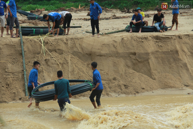 Người dân kể lại giây phút kinh hoàng khi dòng lũ nhấn chìm bản làng trong phút chốc: Nó không phải nước đâu, nó như con ác quỷ - Ảnh 11.