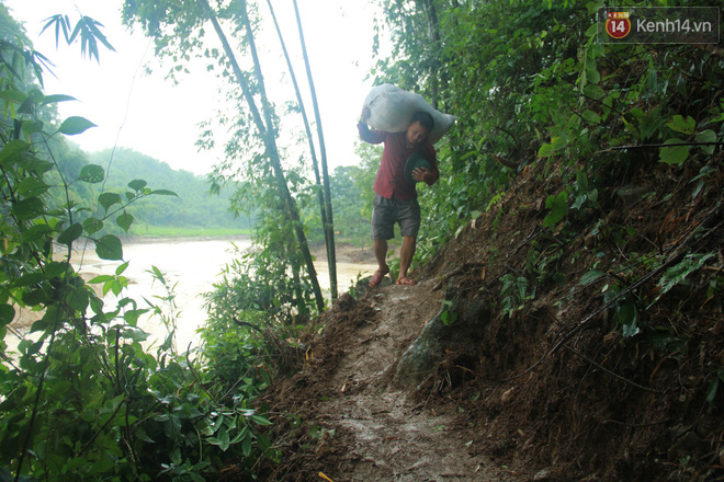 Người dân kể lại giây phút kinh hoàng khi dòng lũ nhấn chìm bản làng trong phút chốc: Nó không phải nước đâu, nó như con ác quỷ - Ảnh 13.