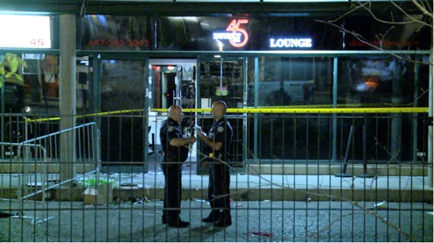 Canada: Nổ súng tại hộp đêm ở Toronto khiến 5 người bị thương - Ảnh 1.