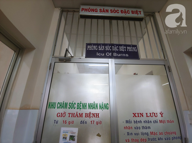 Cánh tay con trai bị máy cuốn sắt làm dập nát, người mẹ già bất lực tìm viện phí để cứu con - Ảnh 1.