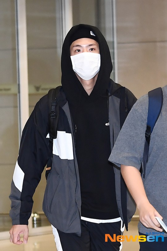 Hơn 1 tháng sau khi bị đồn phá vỡ hạnh phúc Song Song, Park Bo Gum lần đầu lộ diện với dáng vẻ đáng chú ý - Ảnh 1.