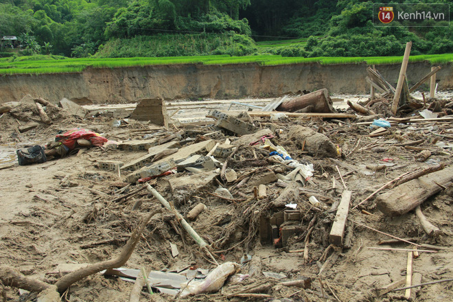 Bản Sa Ná sẽ có nhà mới cách nơi xảy ra lũ quét 800m, nhưng 8 người mất tích vẫn đang nằm đâu đó bên bờ sông Son - Ảnh 5.