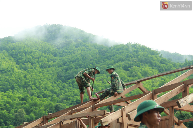 Bản Sa Ná sẽ có nhà mới cách nơi xảy ra lũ quét 800m, nhưng 8 người mất tích vẫn đang nằm đâu đó bên bờ sông Son - Ảnh 10.