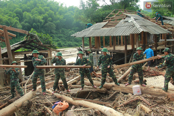 Bản Sa Ná sẽ có nhà mới cách nơi xảy ra lũ quét 800m, nhưng 8 người mất tích vẫn đang nằm đâu đó bên bờ sông Son - Ảnh 11.