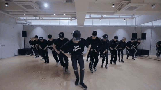 Top nhóm nam nhảy “đỉnh” nhất Kpop Gen 3: BTS cũng giỏi nhưng không sốc bằng boygroup đông dân nhảy đều như robot - Ảnh 8.