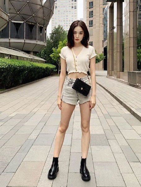 Ảnh chụp trộm, không photoshop của Mỹ nhân Tân Cương khiến netizen xuýt xoa: Body cực phẩm là đây! - Ảnh 6.