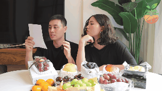 Choáng với màn mukbang của nhà Kiên Hoàng - Heo Mi Nhon: ăn hoa quả thôi mà giá trị bằng cả cái xe máy, riêng 1 chùm nho đã... 13 triệu - Ảnh 5.