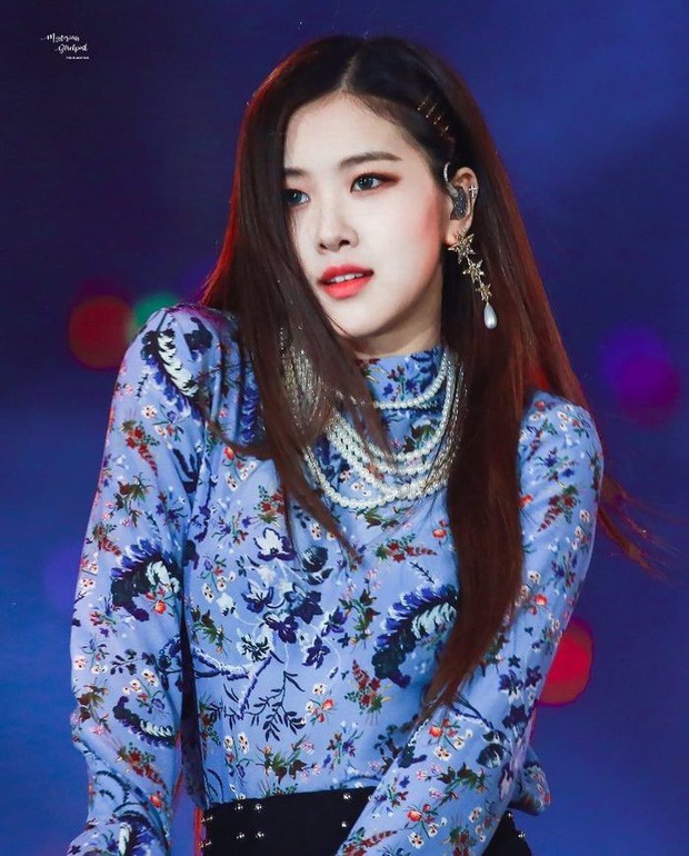 Trong lúc đợi Rosé (BLACKPINK) debut solo thì check ngay list toàn nhạc hay cô nàng nghe khi chụp photoshoot để bắt kịp với thần tượng nào! - Ảnh 2.