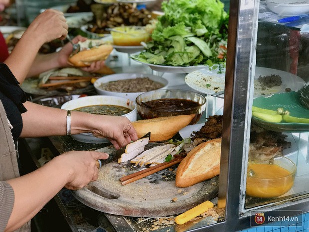 Những biến tấu xuất sắc của bánh mì Việt khắp 3 miền mà ai cũng nên thử ít nhất 1 lần trong đời - Ảnh 6.