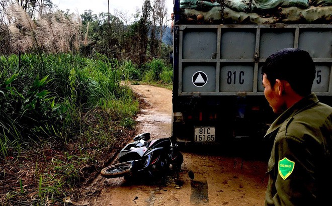 Cô giáo nghèo chạy xe máy 130km đi dạy bị tai nạn buộc phải cắt bỏ cánh tay - Ảnh 1.