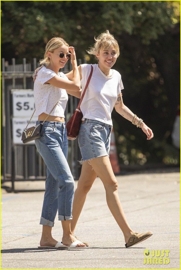 Chưa bao giờ thấy Miley Cyrus và bạn gái đẹp đôi đến thế: Cực phẩm cả đôi, ton sur ton dạo phố, khí chất tổng tài - Ảnh 6.