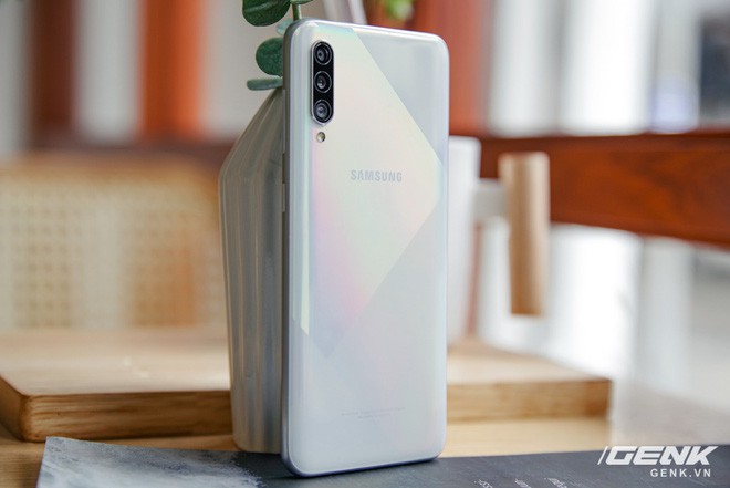Sang chảnh hút mắt với Galaxy A50s: Thiết kế độc đáo, vân tay dưới màn hình, 3 camera mà giá chỉ 7.8 triệu - Ảnh 5.