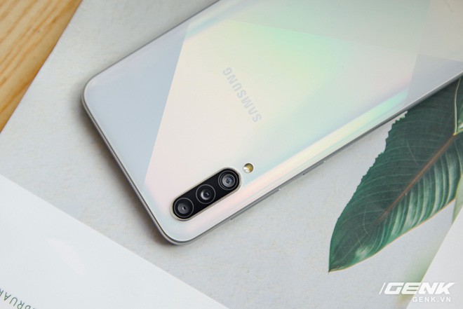 Sang chảnh hút mắt với Galaxy A50s: Thiết kế độc đáo, vân tay dưới màn hình, 3 camera mà giá chỉ 7.8 triệu - Ảnh 9.