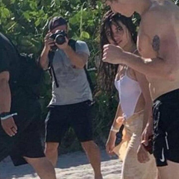 Bóc mẽ chiêu trò PR lố lồ lộ của Shawn và Camila: Thuê paparazzi tự bóc phốt, khóa môi ngấu nghiến và hơn thế nữa - Ảnh 5.