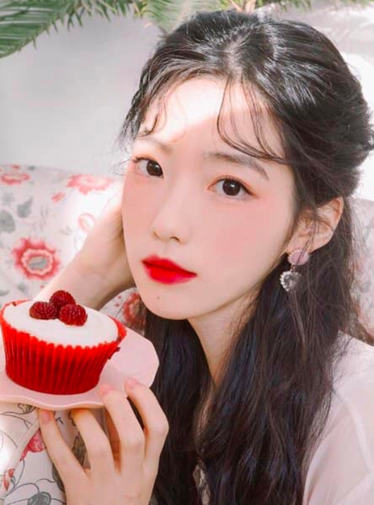 Nữ YouTuber sở hữu điểm cộng nhan sắc của IU, Taeyeon, Irene nên bị nghi ngờ là đã đập mặt xây lại - Ảnh 5.