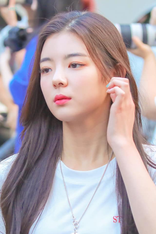 Mỹ nhân girlgroup ITZY siêu hot nhà JYP bất ngờ khoe ảnh nghỉ Trung thu tại Đà Nẵng: Nhan sắc, body có như trong MV? - Ảnh 6.