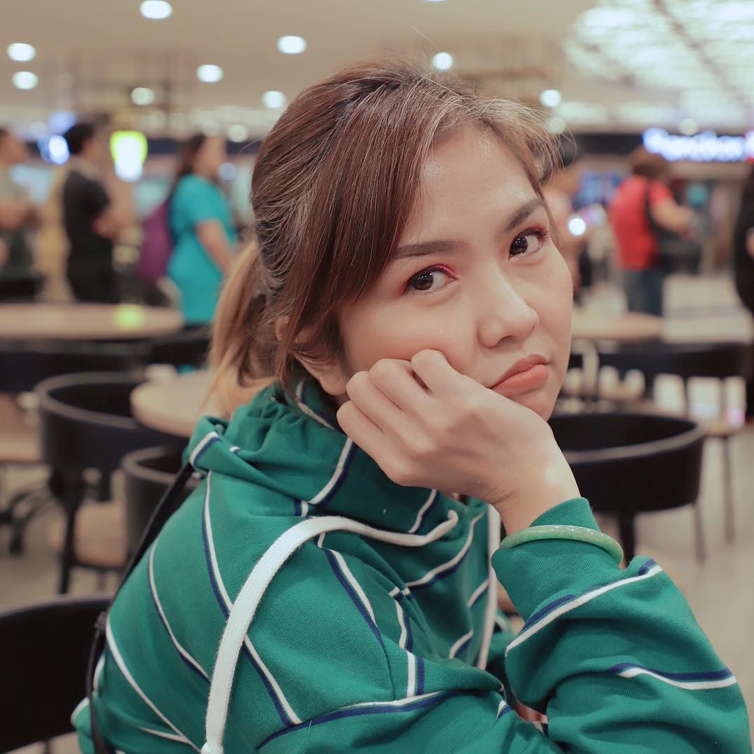 Kh&ocirc;ng d&ugrave;ng kem dưỡng ẩm trong 1 th&aacute;ng, n&agrave;ng BTV l&agrave;m đẹp bất ngờ khi thấy l&agrave;n da thay đổi đ&aacute;ng kể - Ảnh 1.