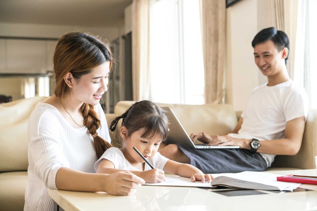 Cha mẹ h&atilde;y nghi&ecirc;m khắc nh&igrave;n lại m&igrave;nh: Đ&ocirc;i khi bạn c&oacute; thể l&agrave;m tất cả mọi thứ cho con trừ việc để n&oacute; l&agrave; ch&iacute;nh m&igrave;nh - Ảnh 2.