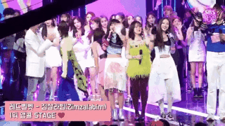 Những lần idol Kpop bị phốt thái độ, phớt lờ tiền bối trên sân khấu: dù vô tình hay cố ý vẫn mất điểm trầm trọng trong mắt fan - Ảnh 1.