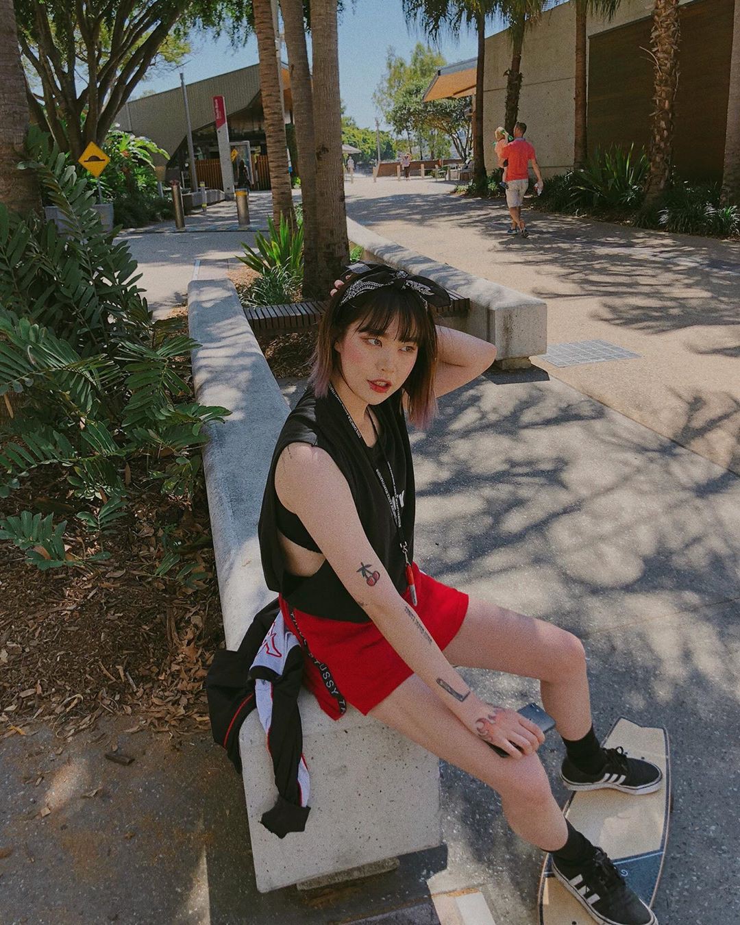 Nữ nghệ sĩ xăm d&iacute;nh tin hẹn h&ograve; Jungkook (BTS): Để t&oacute;c d&agrave;i xinh v&agrave; sexy bất ngờ, ch&iacute;nh thức l&ecirc;n tiếng sau khi bị khủng bố - Ảnh 5.