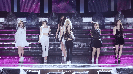 Ai chuy&ecirc;n nghiệp bằng những idol n&agrave;y: D&iacute;nh chấn thương, gặp tai nạn s&acirc;n khấu vẫn n&eacute;n đau biểu diễn đến ph&uacute;t cuối c&ugrave;ng - Ảnh 12.