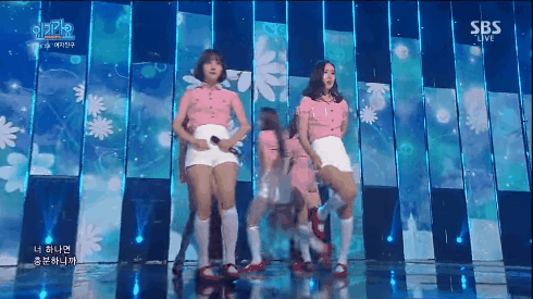 Ai chuy&ecirc;n nghiệp bằng những idol n&agrave;y: D&iacute;nh chấn thương, gặp tai nạn s&acirc;n khấu vẫn n&eacute;n đau biểu diễn đến ph&uacute;t cuối c&ugrave;ng - Ảnh 5.