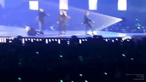 Ai chuy&ecirc;n nghiệp bằng những idol n&agrave;y: D&iacute;nh chấn thương, gặp tai nạn s&acirc;n khấu vẫn n&eacute;n đau biểu diễn đến ph&uacute;t cuối c&ugrave;ng - Ảnh 14.