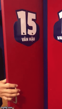 Văn Hậu kh&aacute;m ph&aacute; tủ đồ c&aacute; nh&acirc;n cực sang v&agrave; xịn ở SC Heerenveen ngay khi đặt ch&acirc;n tới H&agrave; Lan - Ảnh 2.