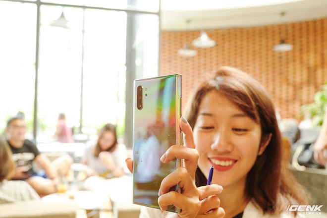 Cho iFan cầm thử Galaxy Note10+: Chỗ n&agrave;o hay hơn iPhone, chỗ n&agrave;o c&ograve;n chưa được tốt? - Ảnh 9.