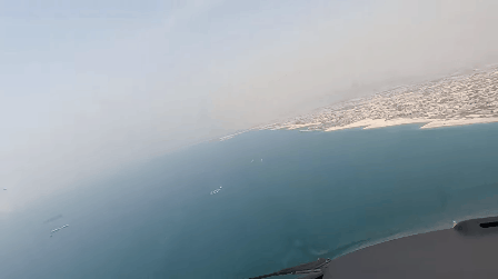 Khoa Pug thuê trực thăng bay vòng vòng ngắm cảnh Dubai, không ngừng chém gió rằng sẽ review tên lửa... nếu có điều kiện - Ảnh 2.