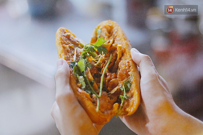 Review cực “gắt” bánh mì dân tổ hot nhất Sài Gòn hiện tại: Liệu “có cửa” để so sánh với bản gốc? - Ảnh 9.