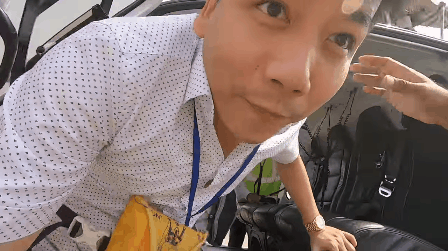 Khoa Pug thuê trực thăng bay vòng vòng ngắm cảnh Dubai, không ngừng chém gió rằng sẽ review tên lửa... nếu có điều kiện - Ảnh 6.