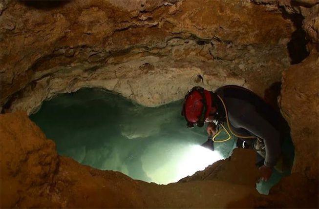 Cái hang này suốt 5,5 triệu năm đã tách biệt hoàn toàn với thế giới bên ngoài, và đây là những gì nó đang cất giấu - Ảnh 1.